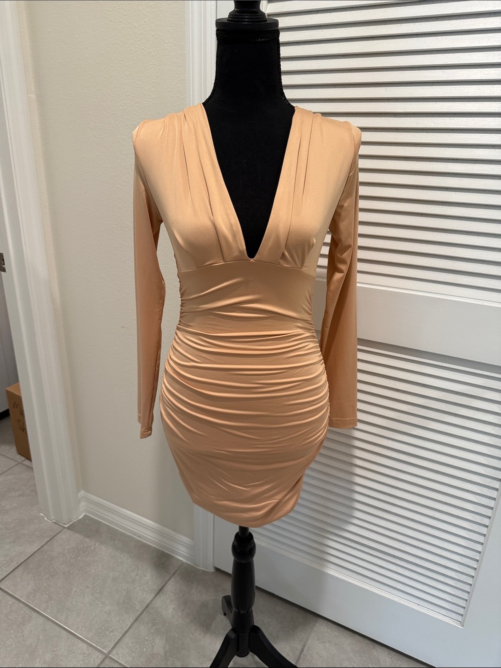 Women’s Long Sleeve Plunging Neck Ruched Bodycon Dress